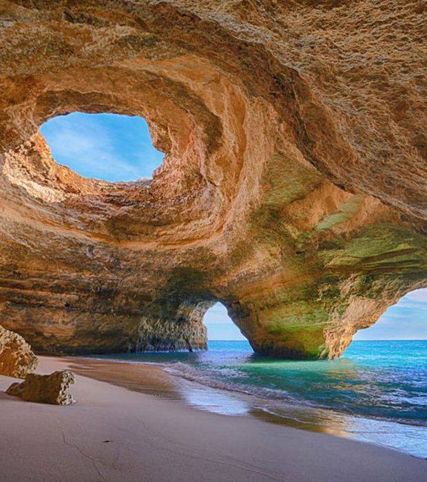 Plages d'Algarve, Portugal : certaines de ces plages sont installées au mil…